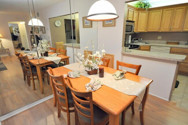 Foto del edificio - 414 Pine Glen Ln