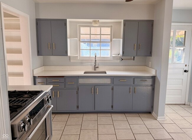 Foto del edificio - 1524 E 54th St