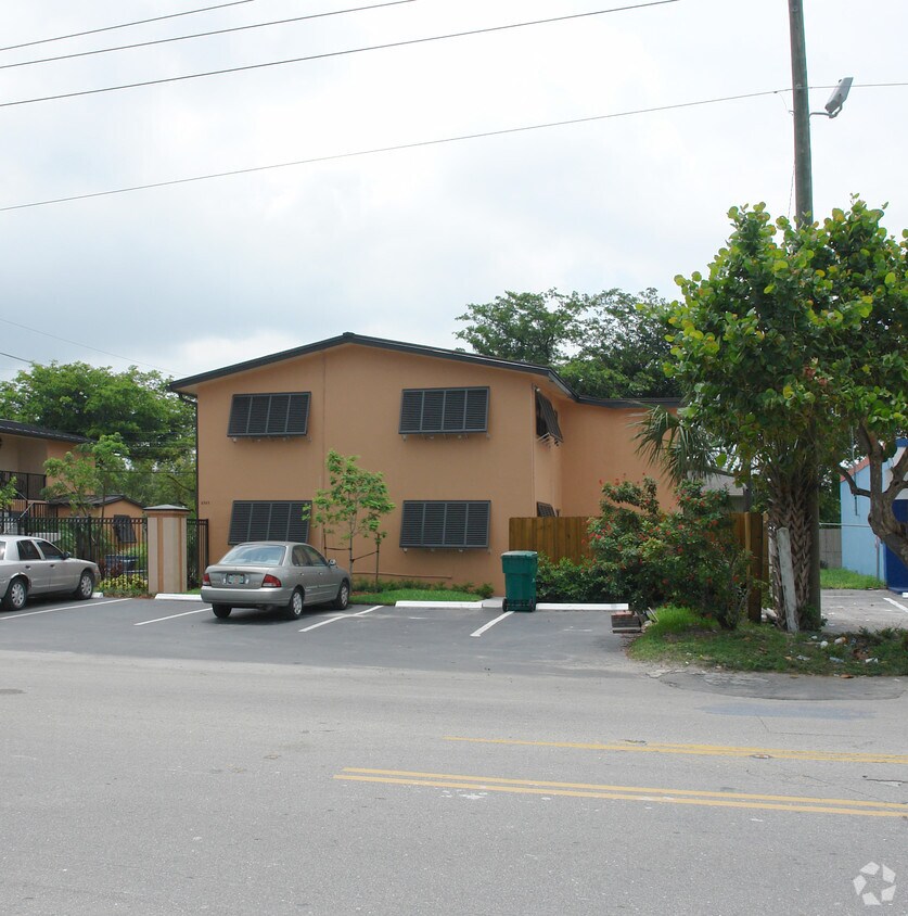 Building Photo - 2525-2533 SW 9th Ave