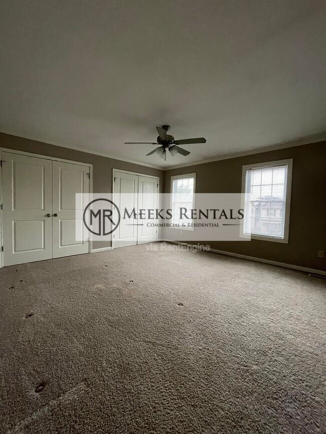 Building Photo - 1002 Fairway Gardens Dr