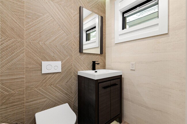 Foto del edificio - 71-31 Loubet St