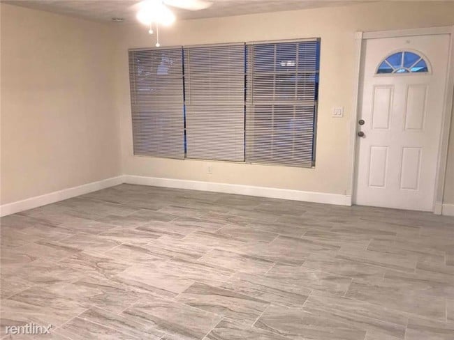 Building Photo - 5 br, 2 bath House - 2721 NE 9th Ter