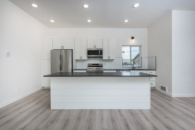 Building Photo - 209 Pearl St