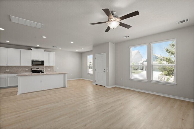 Foto del edificio - 11804 Clayton Creek Ave