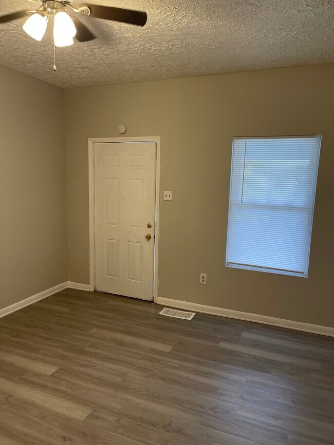 Foto del edificio - 1010 W 27th St