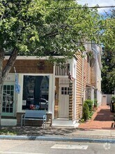 Building Photo - 13 Bellport Ln