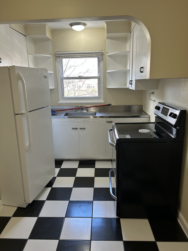 Photo - 877 Farmington Ave