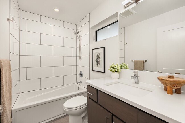 Foto del edificio - 2bd/1.75ba Seattle Townhome