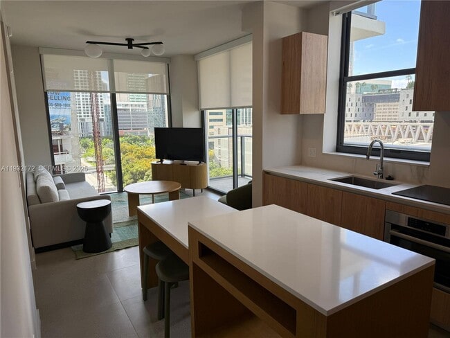 Building Photo - 11 NE 6th St