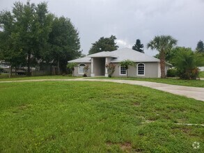 Building Photo - 1025 W Lake Hamilton Dr