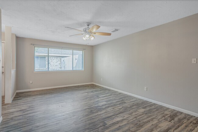Building Photo - 1522 Ramada Dr