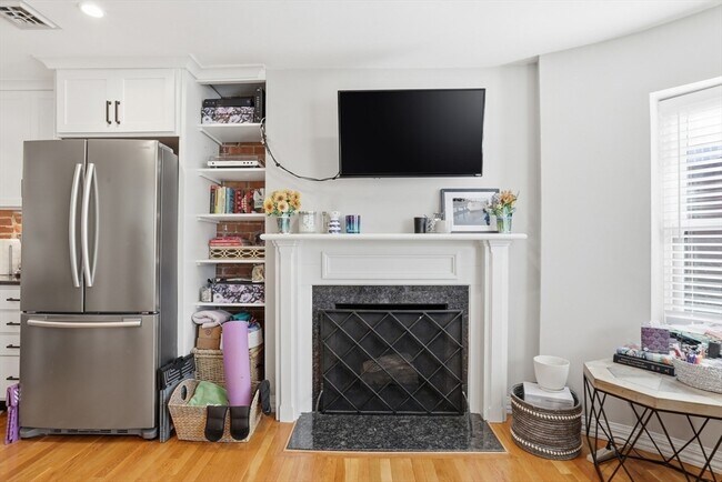 Building Photo - 95 Gainsborough St