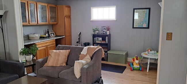 Dining Area - 6915 Harvey Ave