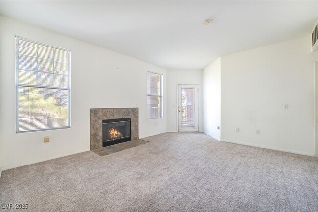 Foto del edificio - 8555 W Russell Rd