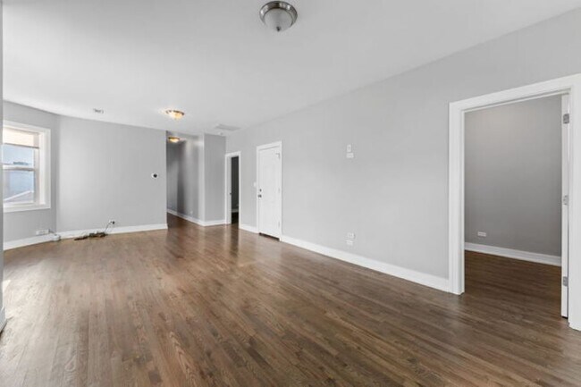 Building Photo - 3126 N Lawndale Ave