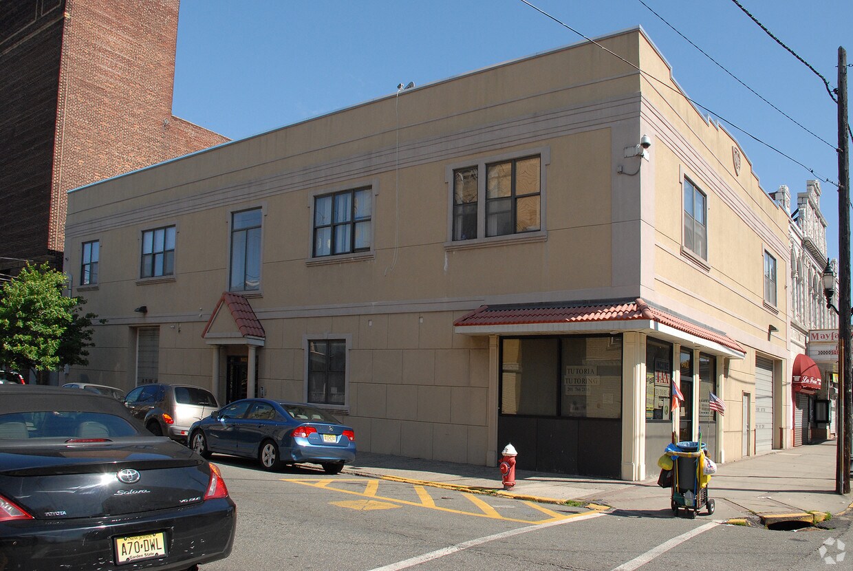 Foto del edificio - 100 64th St