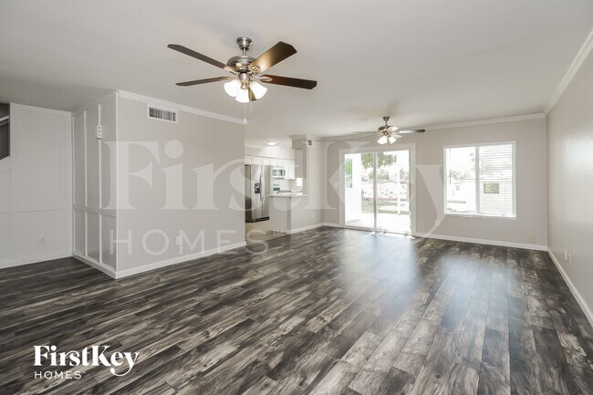 Foto del edificio - 5359 E Elmwood St