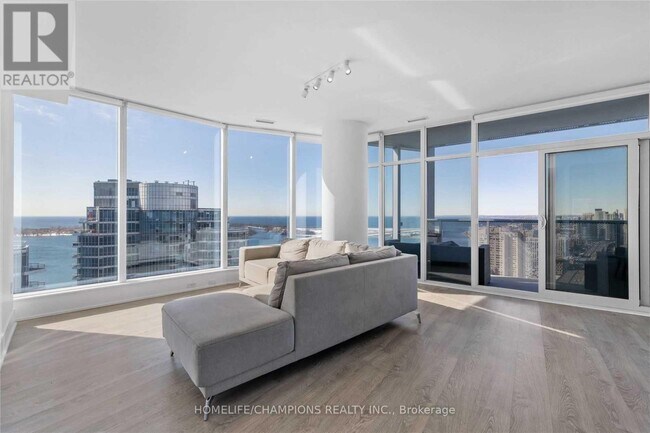 Building Photo - 10 York St