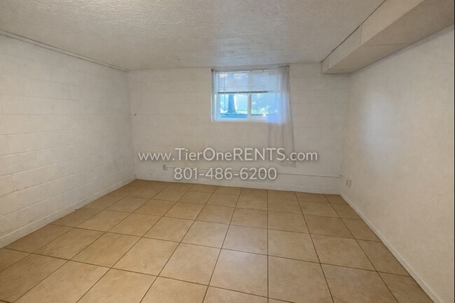 Building Photo - No deposit option available for qualified renter with Obligo!