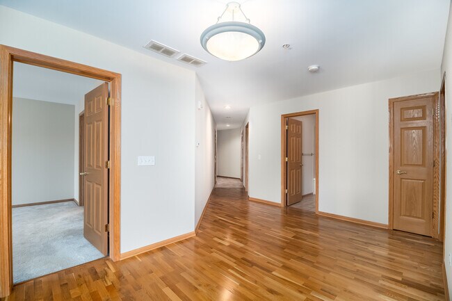 Building Photo - 100 Bokelman St
