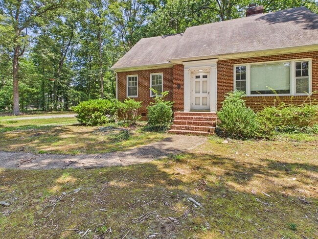 Building Photo - 2253 Brookwood Rd