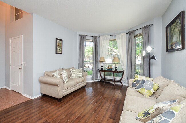 Foto del edificio - 4922 Beechknoll Ln