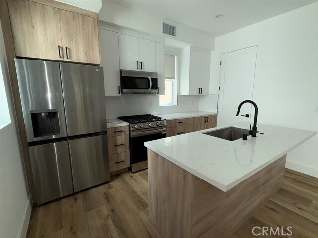 Building Photo - 5042 Laurel Canyon Blvd