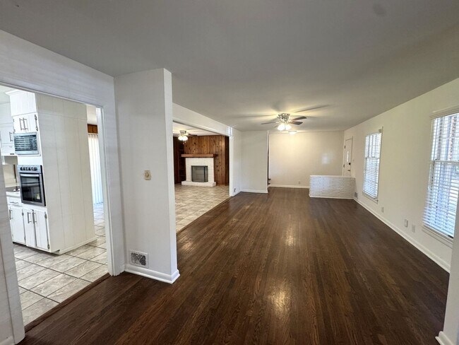 Building Photo - 5br home off S. Milledge For Rent