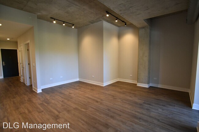 Foto del edificio - 3817-3845 N Broadway