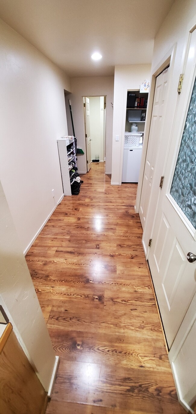 Building Photo - 1290a Rimrock Dr