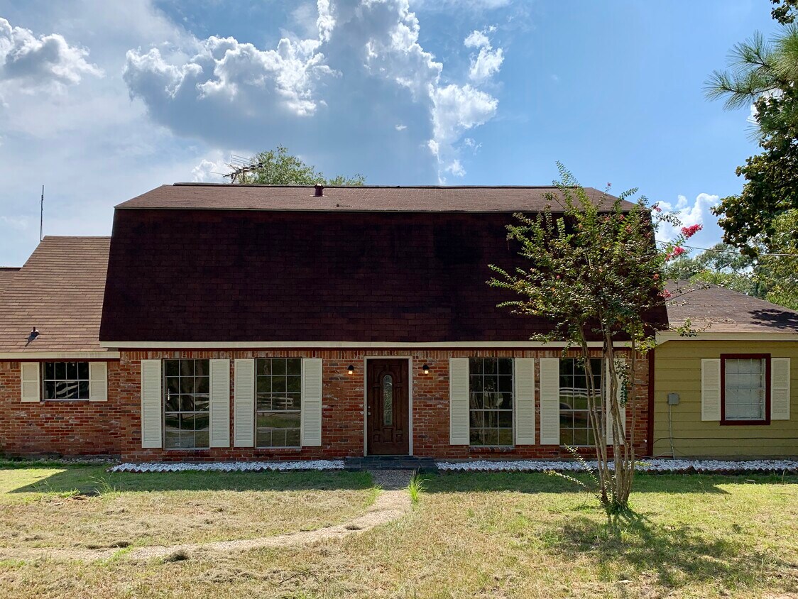 front of the house - 17815 Red Oak Dr