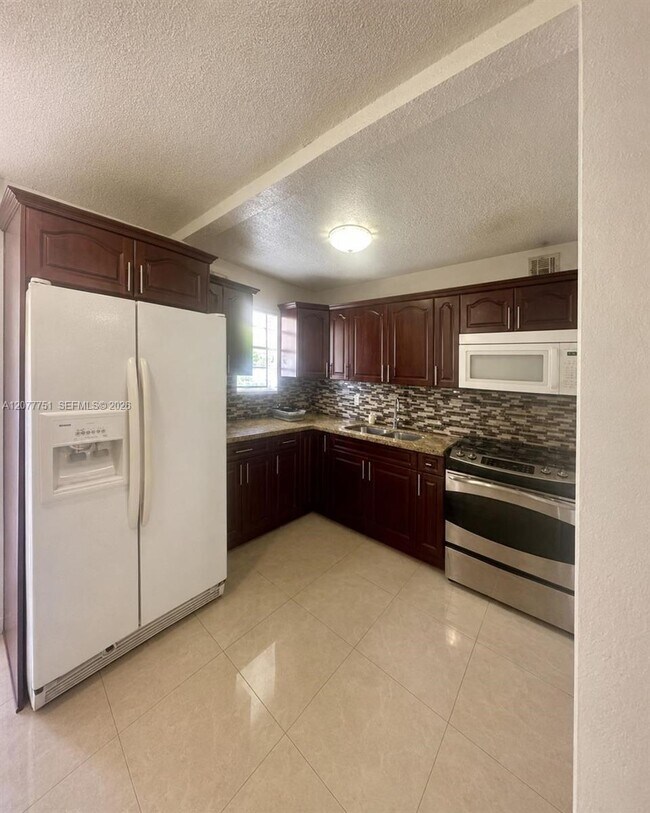 Foto del edificio - 2361 SW 27th St