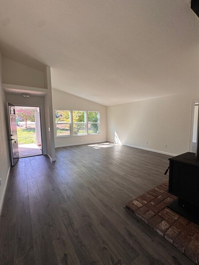 Foto del edificio - 11318 Torrey Pines Dr
