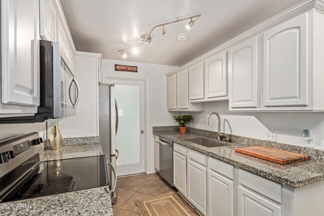 Foto del edificio - 3232 E Cypress St