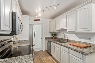 Building Photo - 3232 E Cypress St