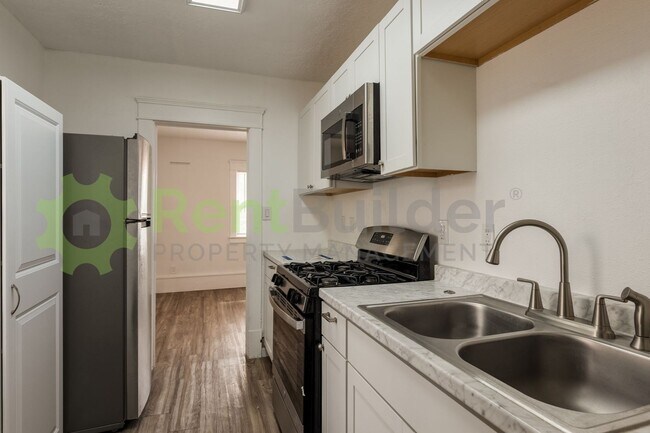 Foto del edificio - PERFECT HOME FOR STUDENTS OR PROFESSORS IN THE UNM AREA!!