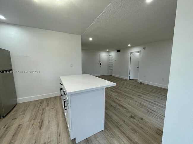 Foto del edificio - 4725 NW 7th St