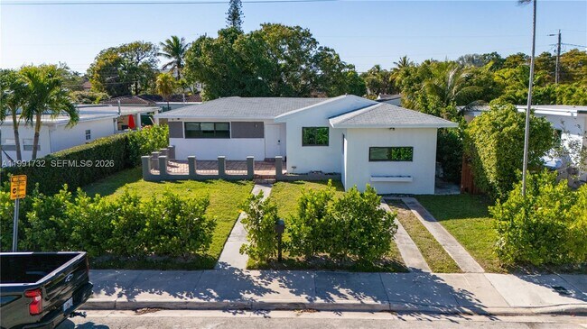 Foto del edificio - 7548 Adventure Ave
