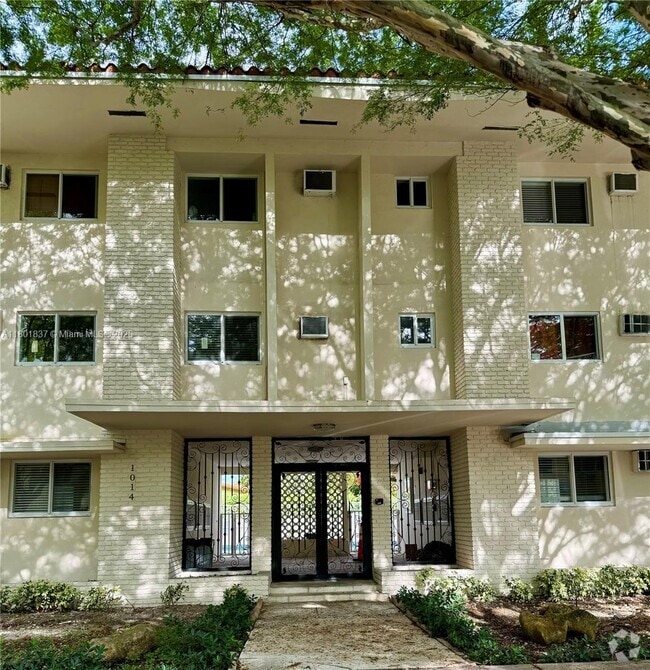 Building Photo - 1014 Salzedo St