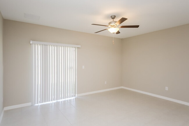 Foto del edificio - 2218 Treesdale Ave
