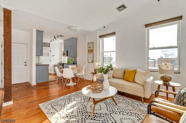 Foto del edificio - 54-60 McWhorter St