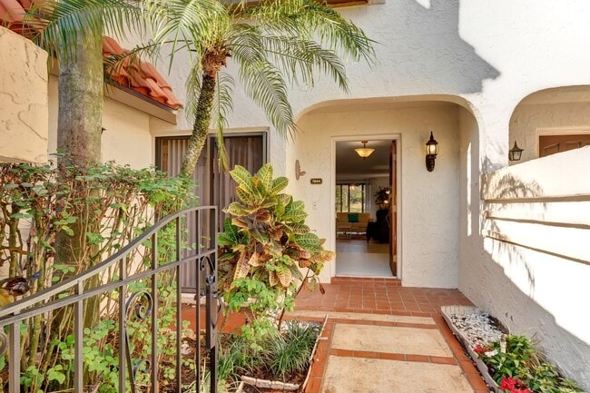 Building Photo - 7844 La Mirada Dr