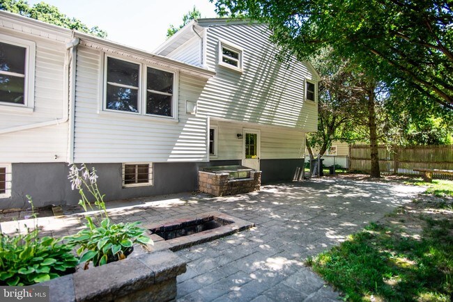 Building Photo - 20 Randolph Dr