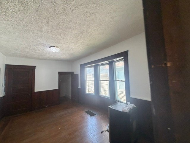 Building Photo - 2049 W 81st St