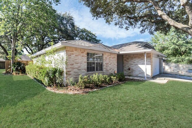 Building Photo - 9739 Sundew Dr