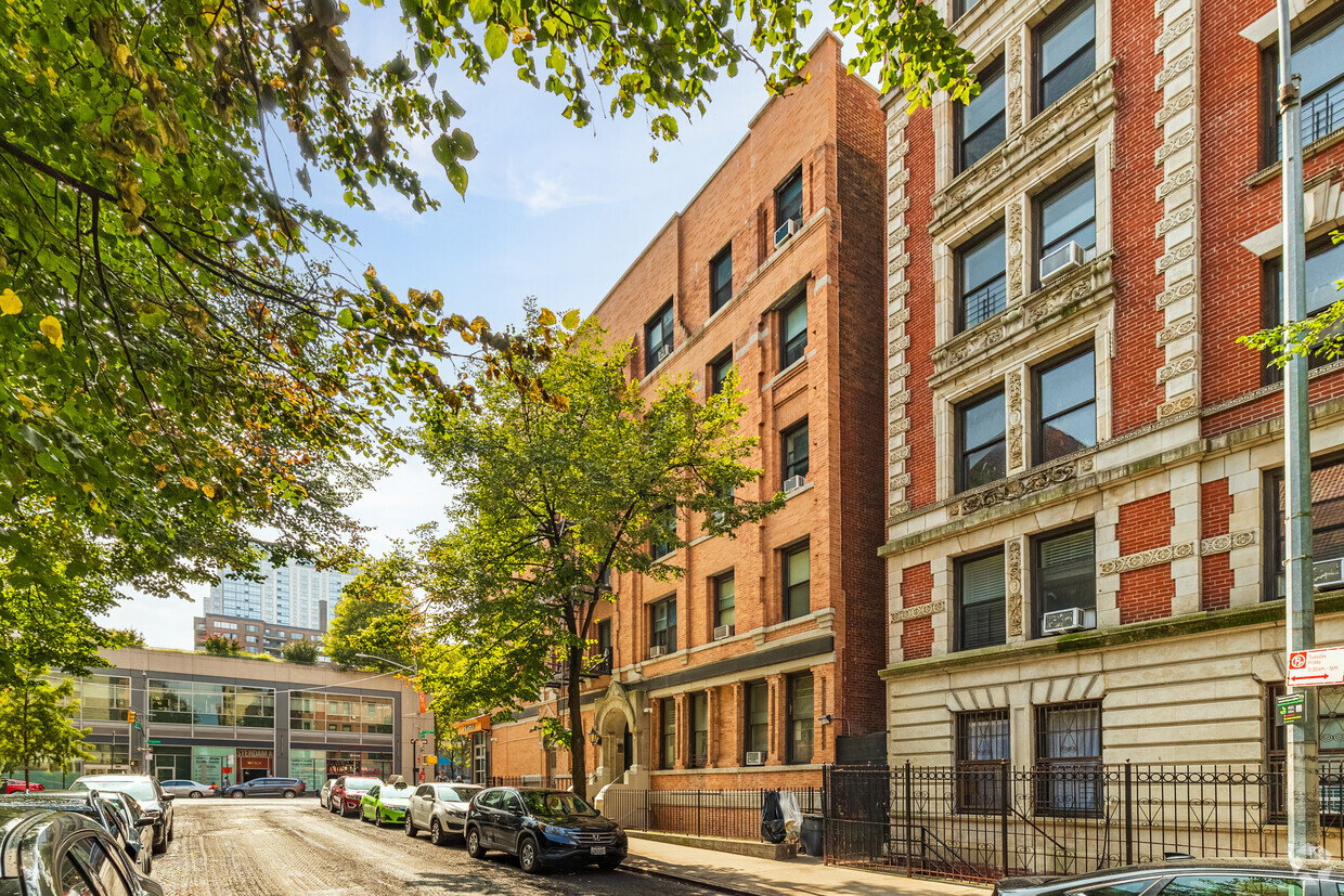 Building Photo - 206 W 99th St