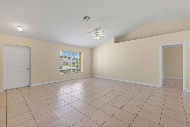 Building Photo - SPACIOUS FOUR BEDROOM!  Lehigh Acres