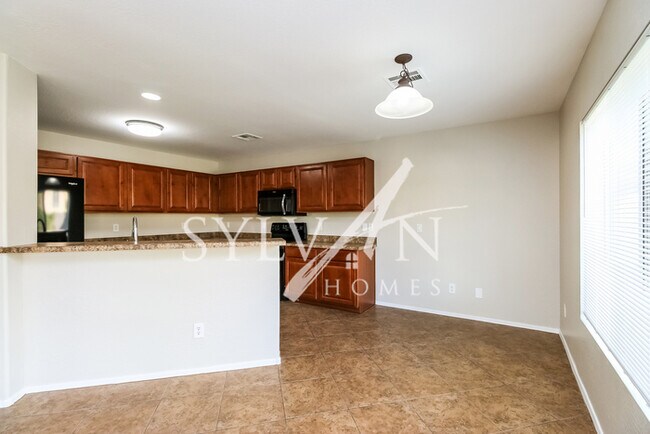 Foto del edificio - Welcome home to this 4 BR, 3 BA home
