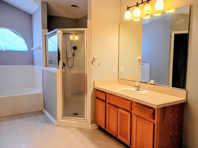 Building Photo - 1392 Hawks Crest Dr