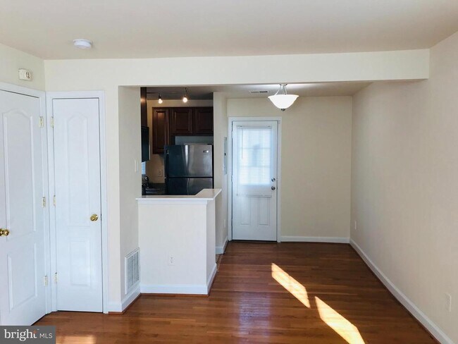 Building Photo - 2616 Kent Village Dr